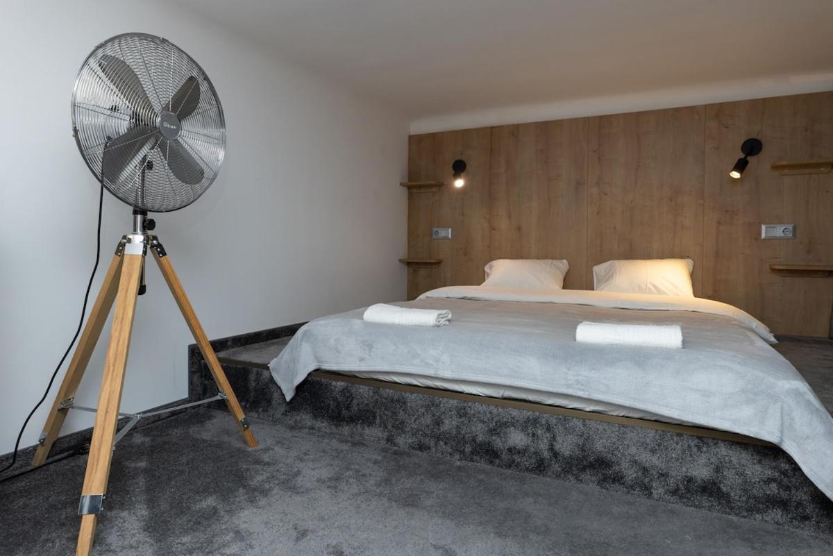 2 Bedroom Apartment! * Budapešť