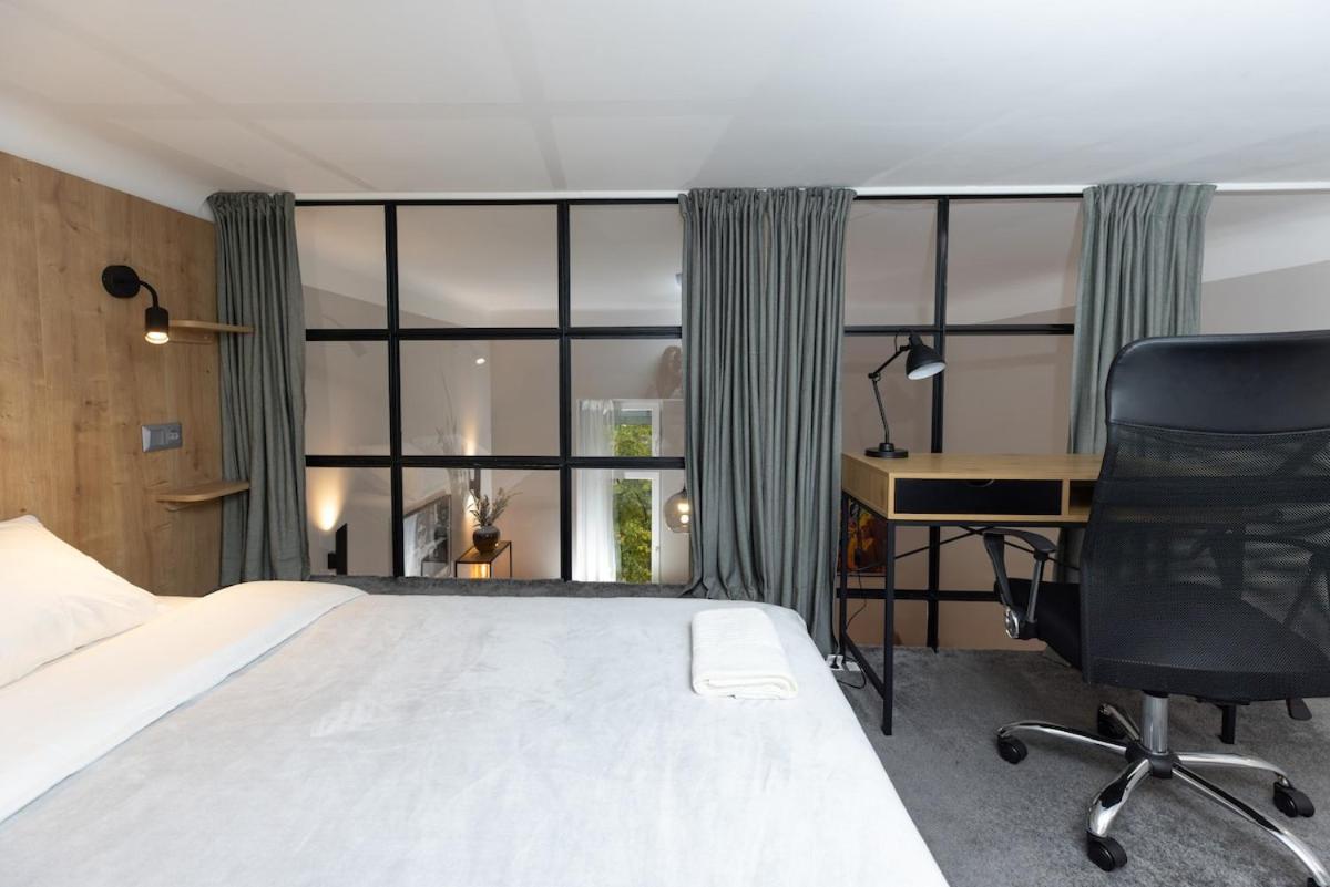 2 Bedroom Apartment! *